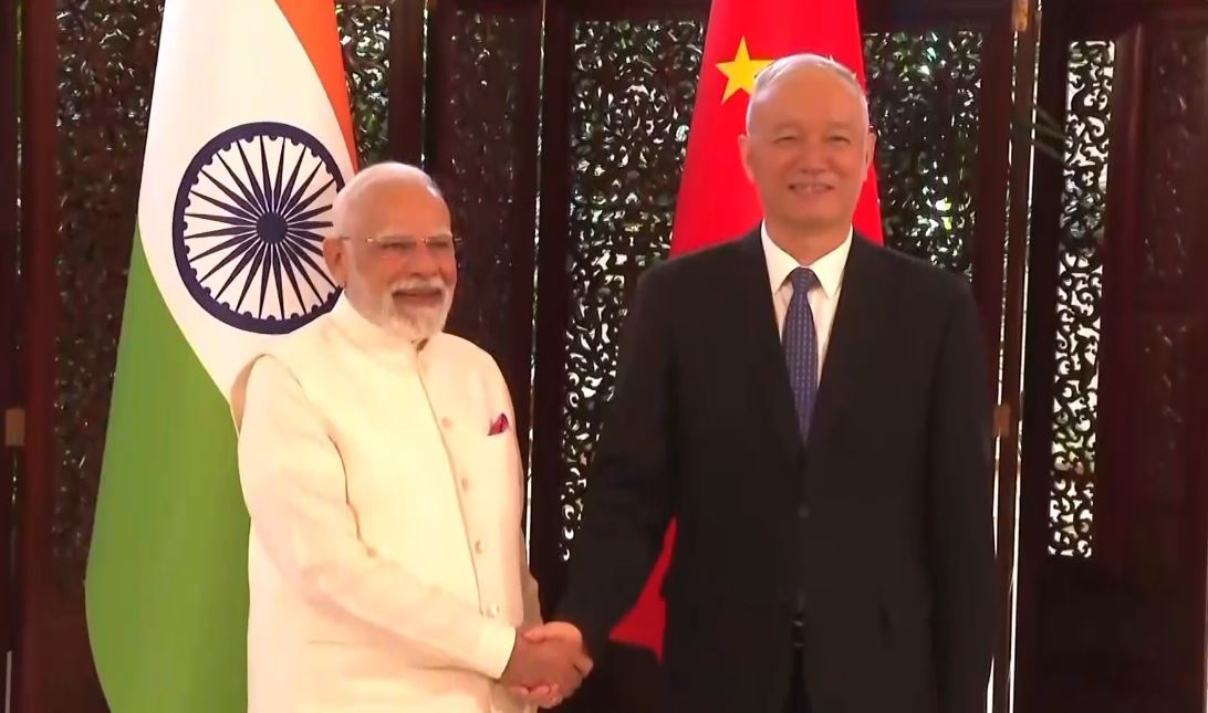 भगवा की आँखे लाल